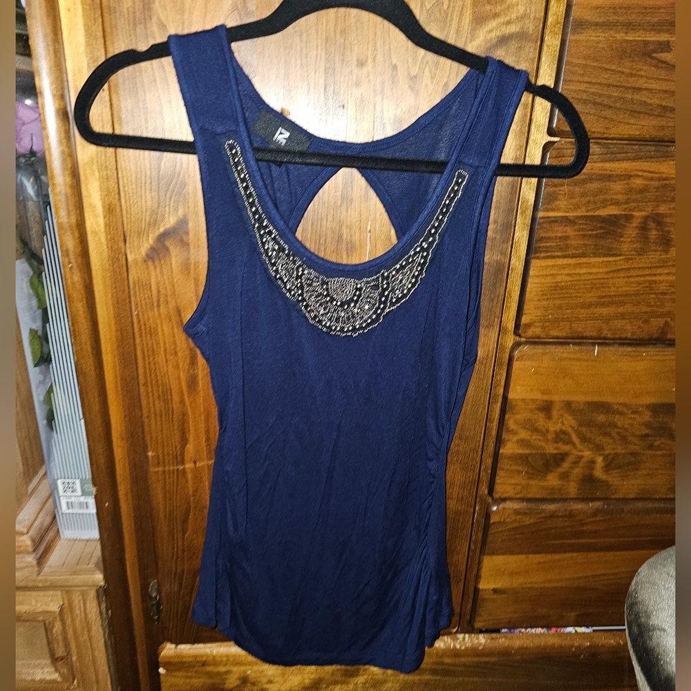 IZ Byer embellished keyhole back M top